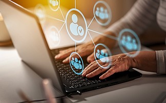 女性創(chuàng)業(yè)者如何借助社交媒體與計(jì)算機(jī)網(wǎng)絡(luò)技術(shù)實(shí)現(xiàn)產(chǎn)品銷售新突破